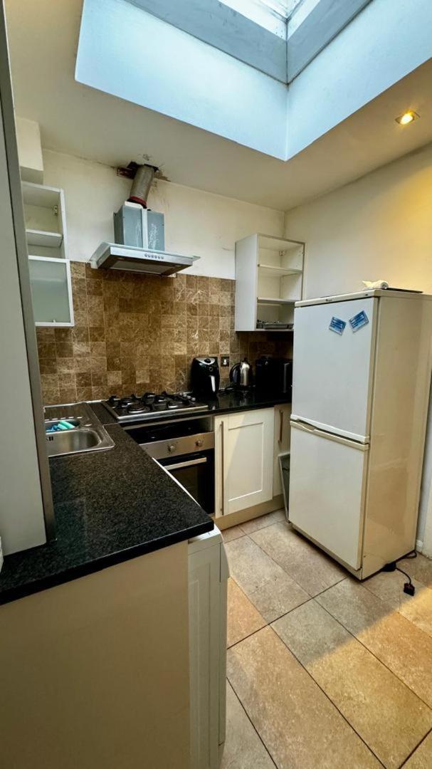 Eastbury Road Home วัตฟอร์ด ภายนอก รูปภาพ